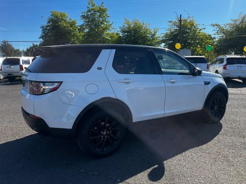 Used 2018 Land Rover Discovery Sport SE AWD/4WD image 3