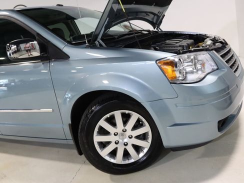 Used 2010 Chrysler Town & Country Touring Plus w/ Premium Group FWD image 68