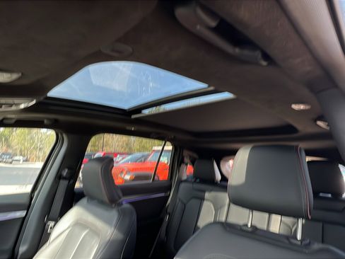 Used 2024 Jeep Wagoneer Launch Edition image 19