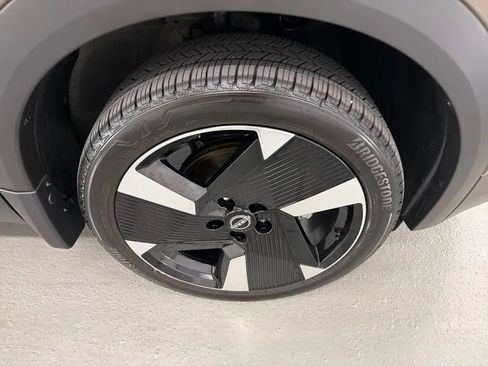 Used 2025 Nissan Kicks SR FWD image 4