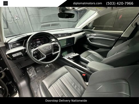 Used 2021 Audi e-tron Premium w/ Convenience Plus Package image 17