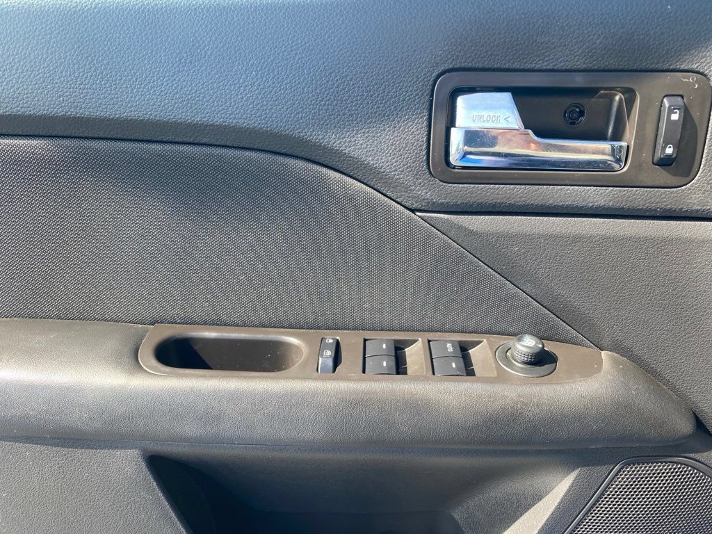 Used 2011 Ford Fusion SE FWD image 13