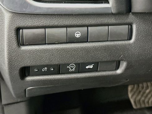 Used 2023 Nissan Rogue SL AWD/4WD image 17