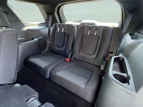 Used 2018 Ford Explorer XLT w/ Equipment Group 201A AWD/4WD image 11