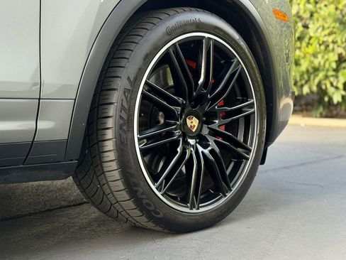 Used 2017 Porsche Cayenne Turbo image 19