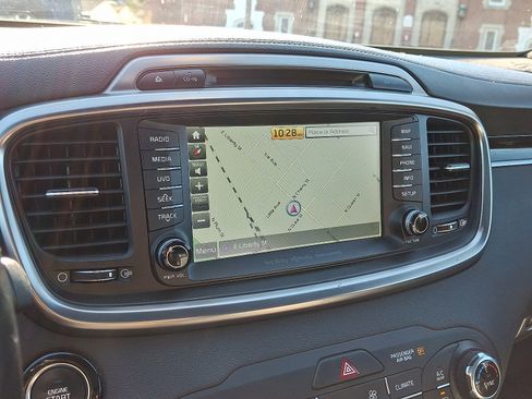 Used 2018 Kia Sorento SX image 20