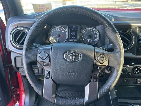 Certified 2018 Toyota Tacoma TRD Off-Road image 14