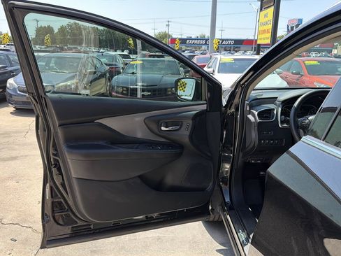 Used 2020 Nissan Murano SL w/ Moonroof Package FWD image 12