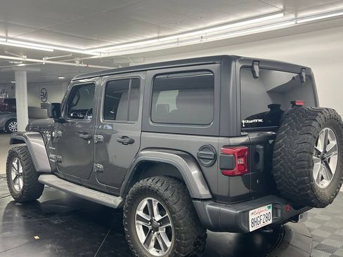Used 2019 Jeep Wrangler Unlimited Sahara AWD/4WD image 5