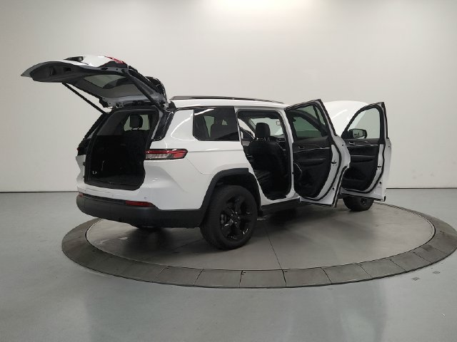 Used 2022 Jeep Grand Cherokee L Limited w/ Black Appearance Package RWD image 13