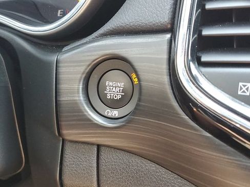 Used 2020 Jeep Grand Cherokee Altitude AWD/4WD image 25