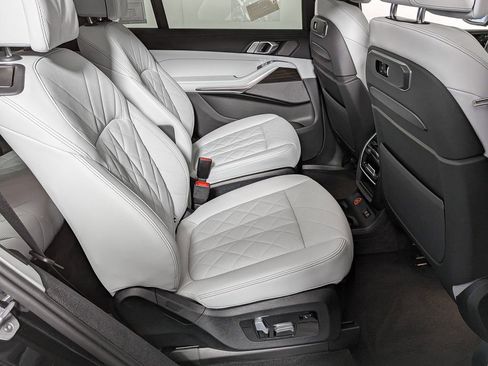 Used 2025 BMW X7 xDrive40i w/ Premium Package image 43