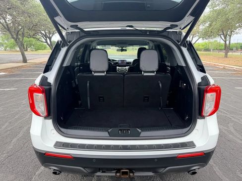Used 2021 Ford Explorer XLT w/ Equipment Group 202A RWD image 32