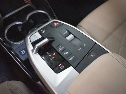 Certified 2025 BMW X2 xDrive28i w/ Premium Package image 19