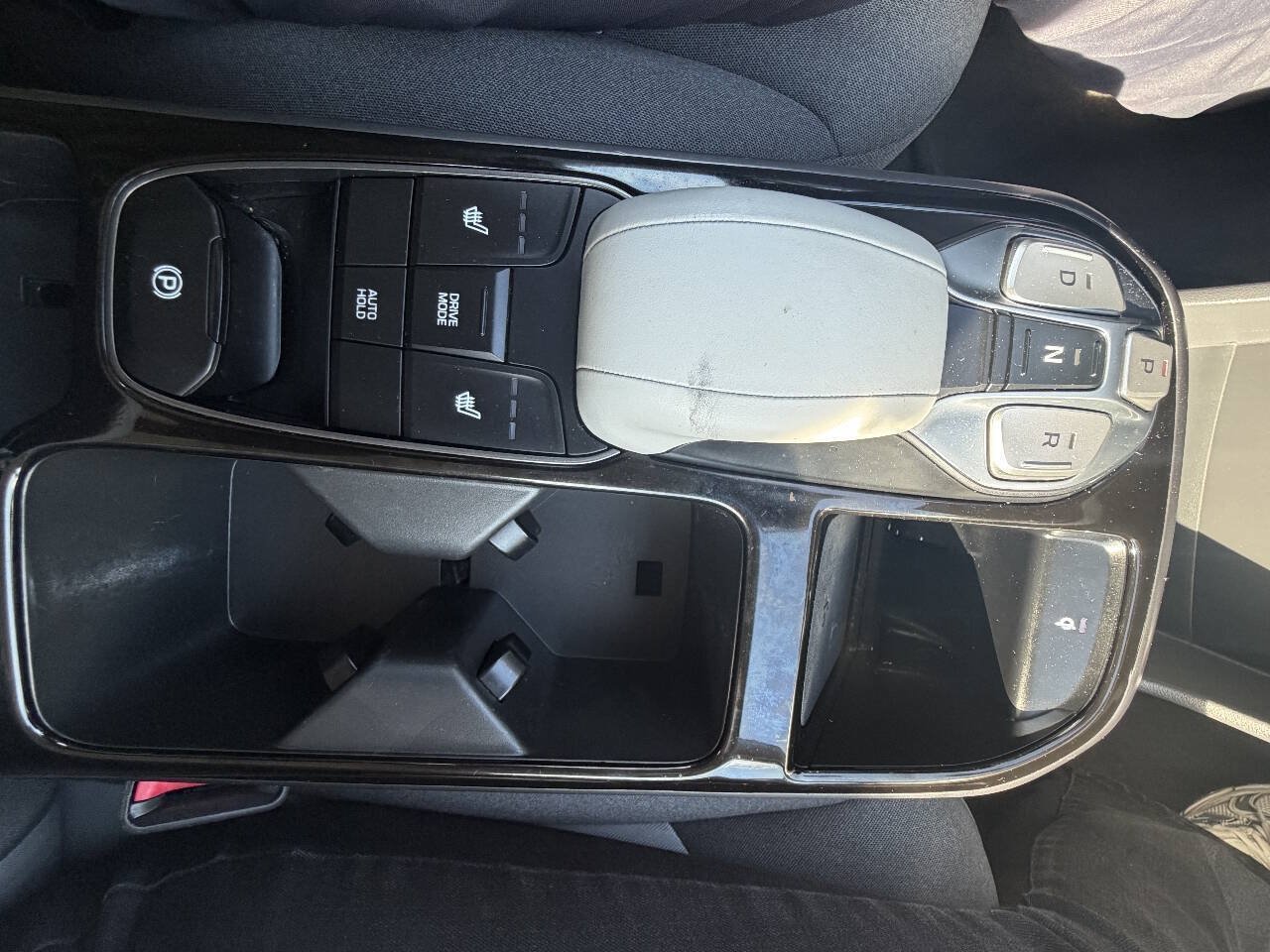Used 2020 Hyundai Ioniq SE FWD image 39