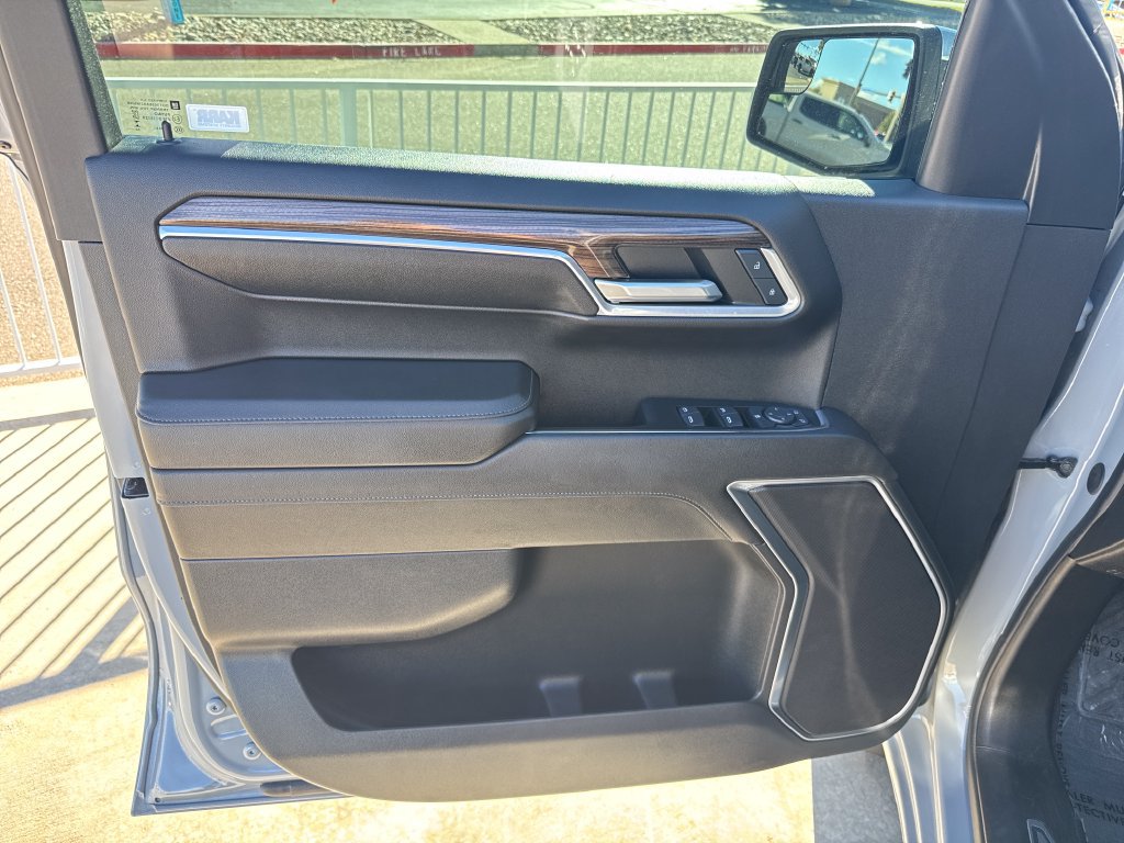 Used 2024 Chevrolet Silverado 1500 LT AWD/4WD image 10