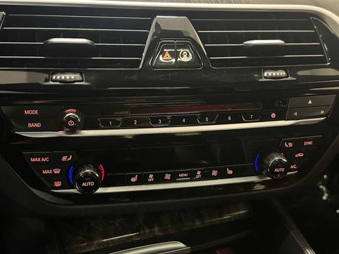 Used 2018 BMW M550i xDrive image 15