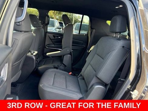 Used 2025 Chevrolet Traverse LT FWD image 15