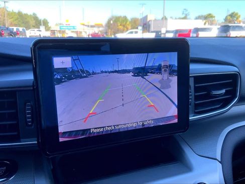 Used 2022 Ford Explorer XLT w/ Equipment Group 202A image 27