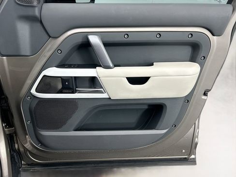 Used 2023 Land Rover Defender 110 X-Dynamic SE image 24