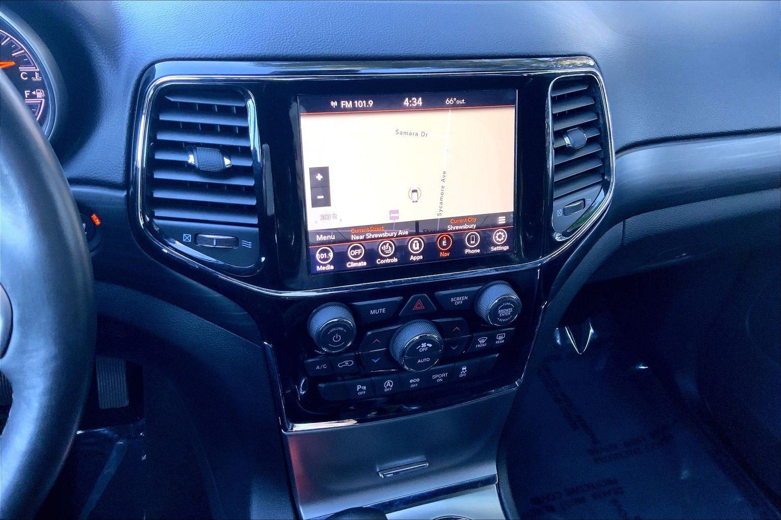 Used 2020 Jeep Grand Cherokee Laredo w/ Quick Order Package 2BN North AWD/4WD image 5