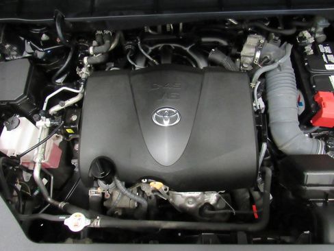 Used 2022 Toyota Highlander XLE AWD/4WD image 22