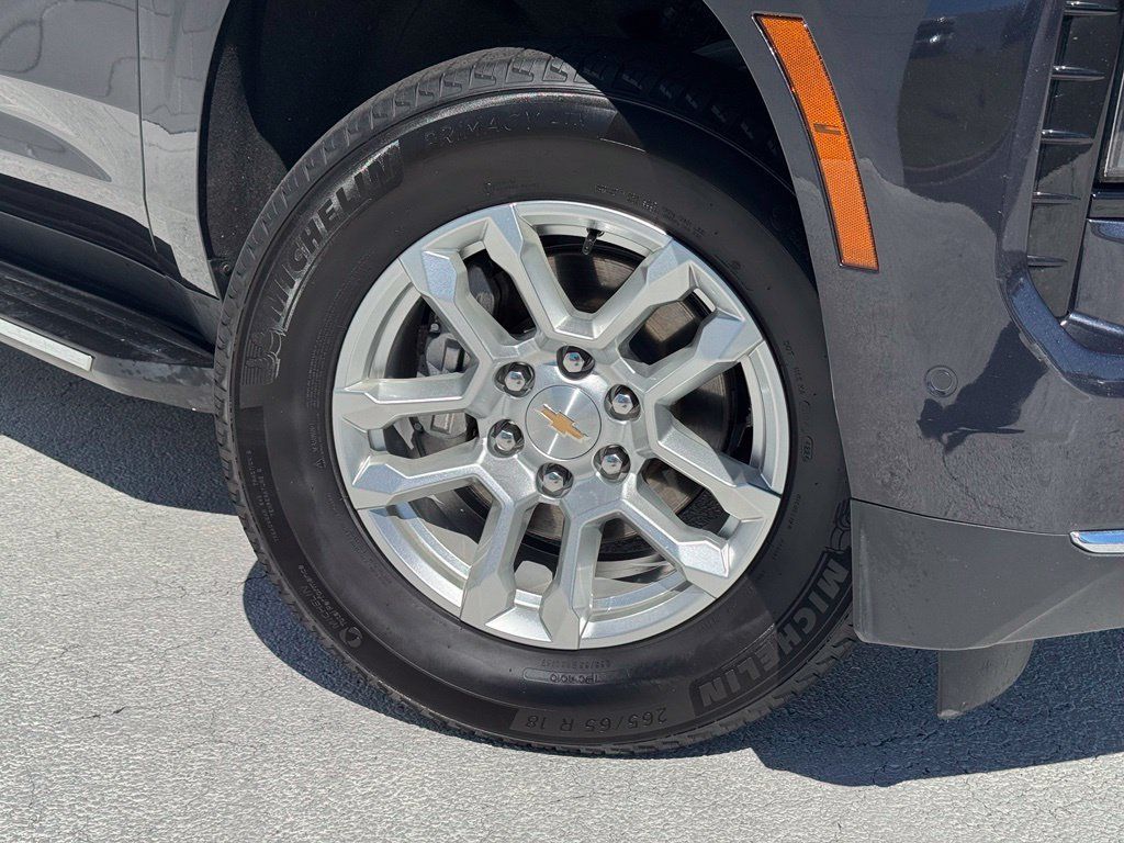 Used 2025 Chevrolet Tahoe LT RWD image 7