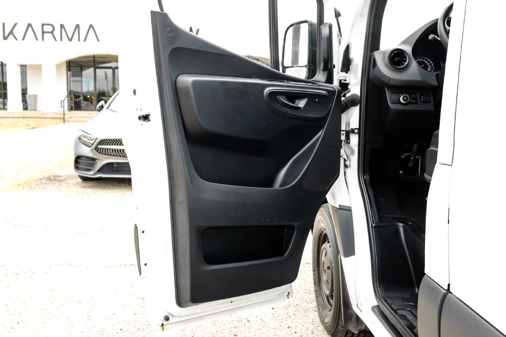 Used 2025 Mercedes-Benz Sprinter 2500 image 39