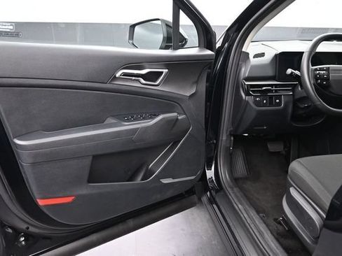 Used 2026 Kia Sportage LX FWD image 16