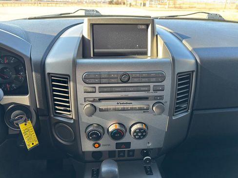 Used 2005 Nissan Titan LE w/ (U01) Nissan Navigation Pkg image 16
