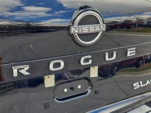 Used 2023 Nissan Rogue SL image 32