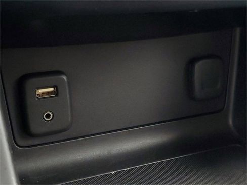 Used 2015 GMC Canyon SLE w/ SLE Convenience Package image 27