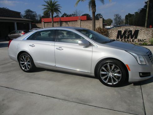 Used 2014 Cadillac XTS image 1