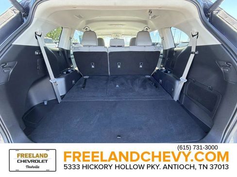 Used 2024 Toyota Highlander LE AWD/4WD image 15