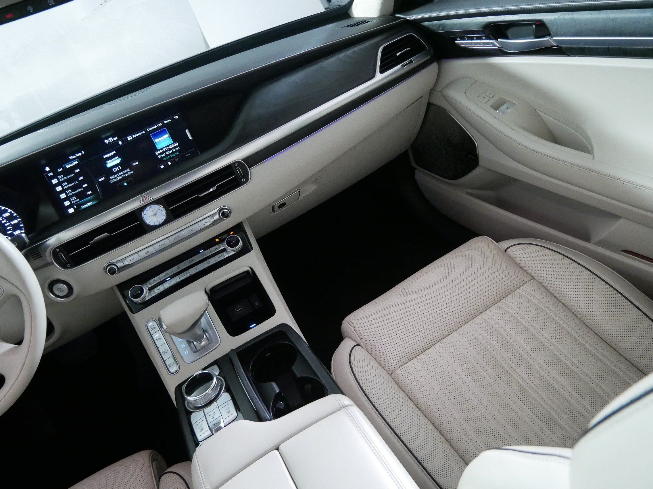 Used 2022 Genesis G90 3.3T Premium AWD/4WD image 11