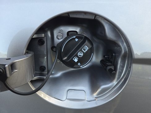 Used 2025 Hyundai Elantra SEL FWD image 33