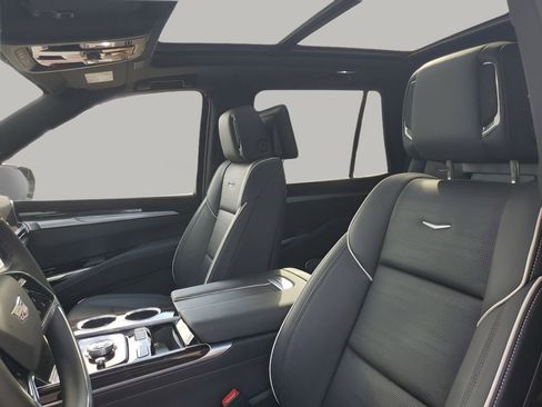 Certified 2025 Cadillac Escalade Premium Luxury image 33