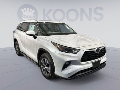 Used 2023 Toyota Highlander XLE image 18