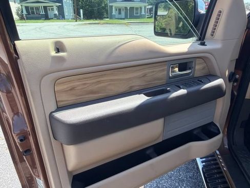 Used 2011 Ford F150 Lariat w/ Lariat Chrome Pkg RWD image 11