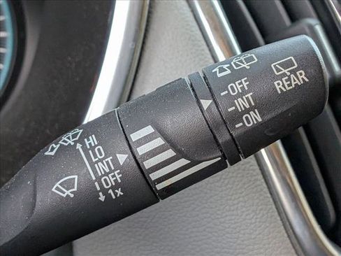 Used 2018 Chevrolet Equinox LT image 10