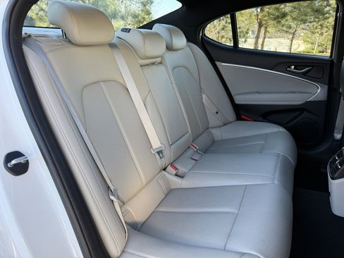 Used 2022 Genesis G70 2.0T image 40