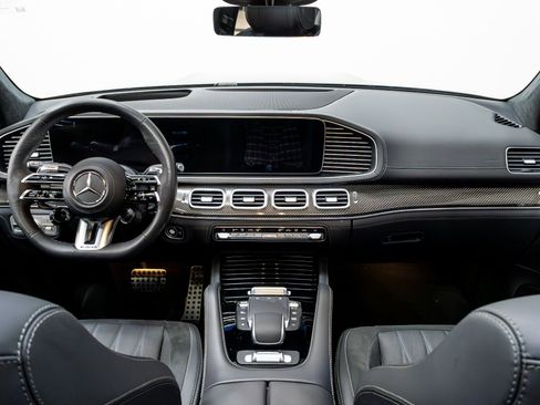 Used 2024 Mercedes-Benz GLS 63 AMG 4MATIC image 11