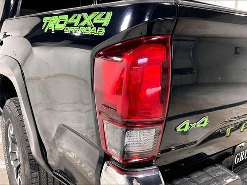 Used 2019 Toyota Tacoma TRD Off-Road image 39