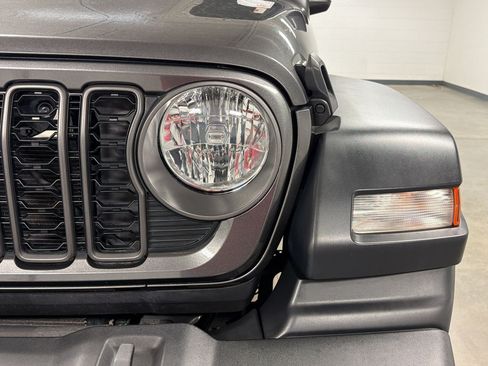 Used 2024 Jeep Wrangler Unlimited Sport AWD/4WD image 10
