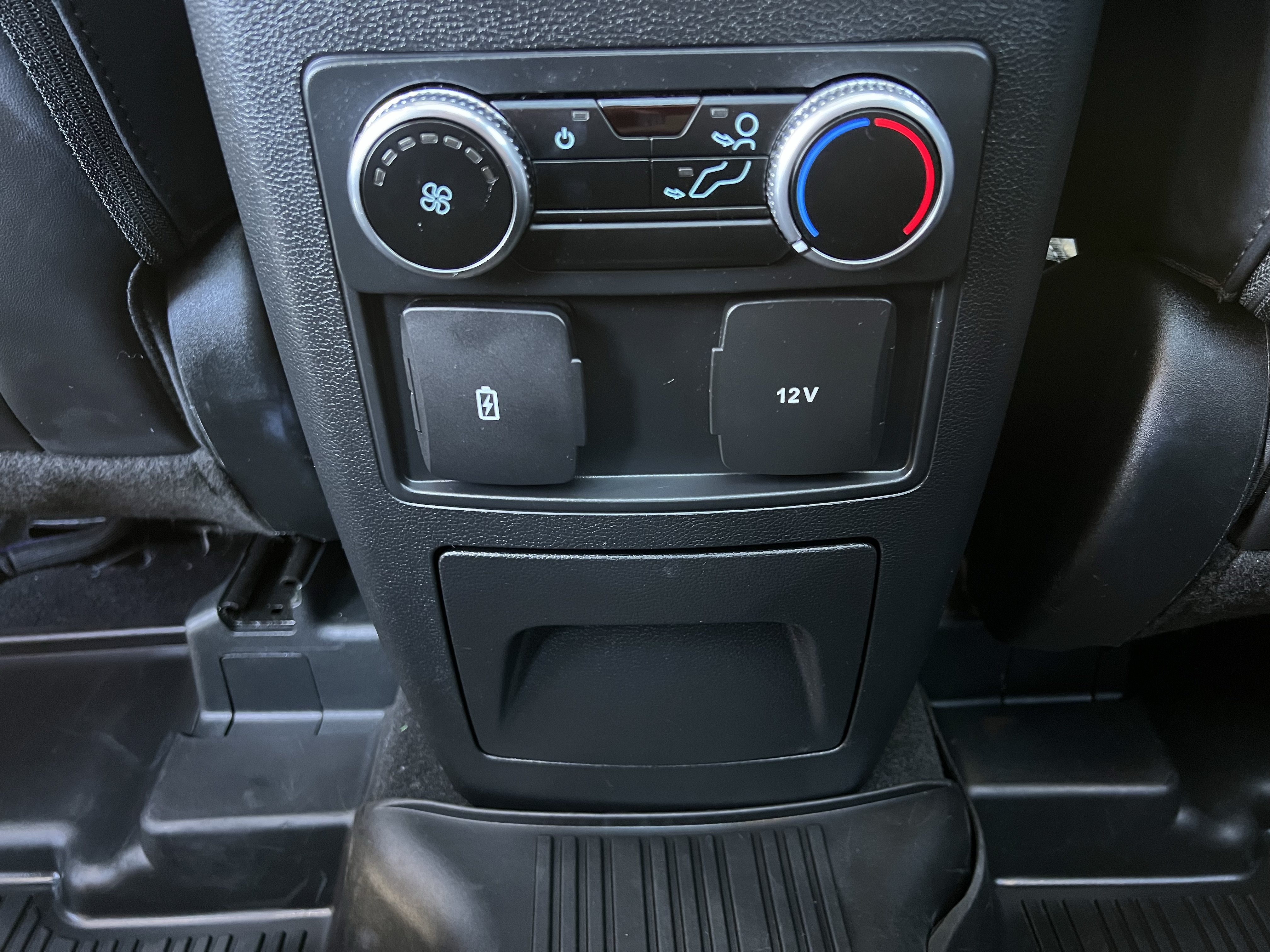 Used 2023 Ford Explorer XLT w/ Equipment Group 202A AWD/4WD image 44