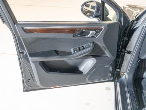 Certified 2026 Porsche Macan AWD/4WD image 16