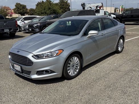 Used 2016 Ford Fusion SE w/ Equipment Group 502A FWD image 1