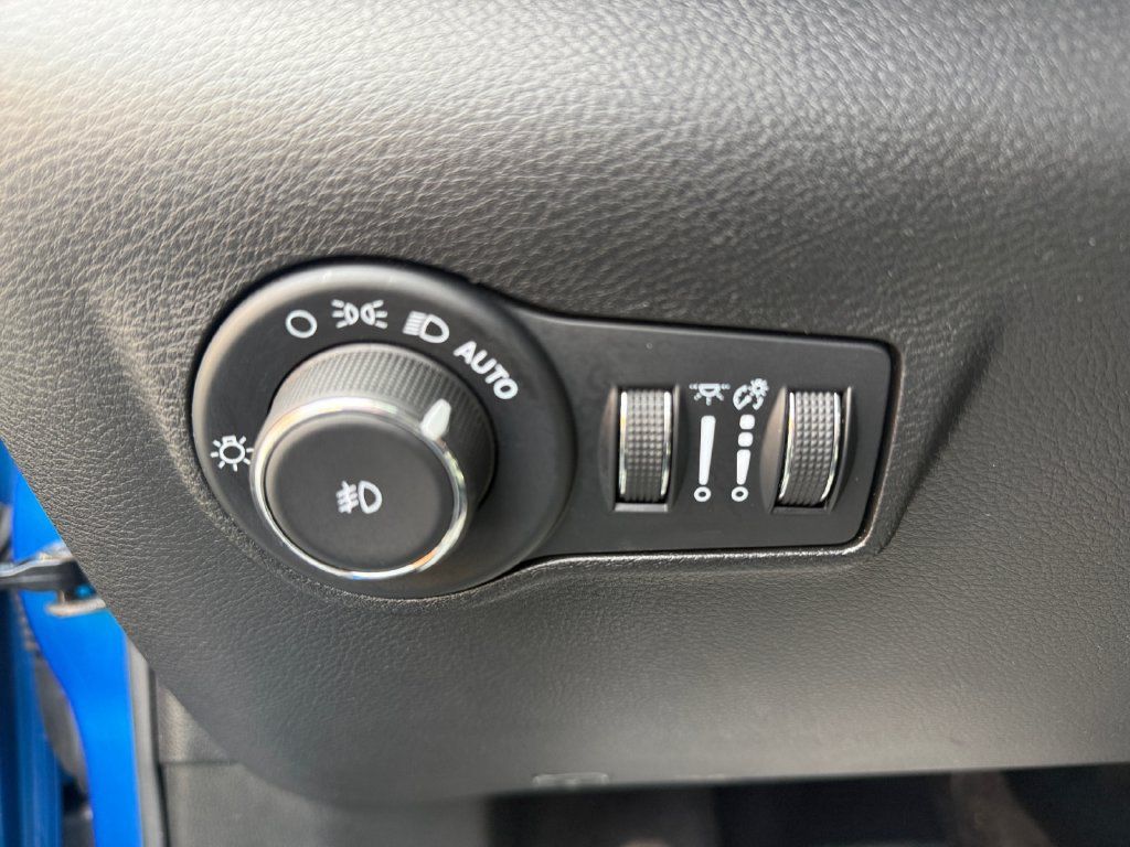 Used 2025 Jeep Compass Latitude AWD/4WD image 23