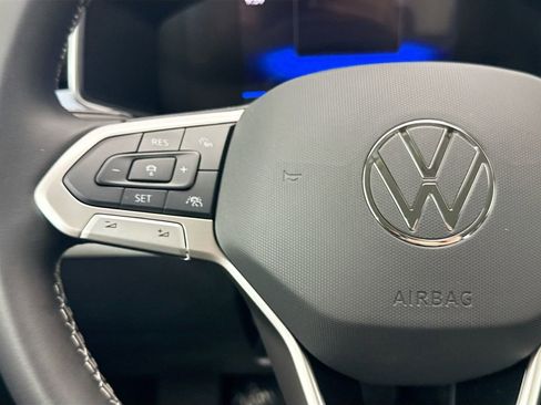 New 2026 Volkswagen Taos SE FWD image 11