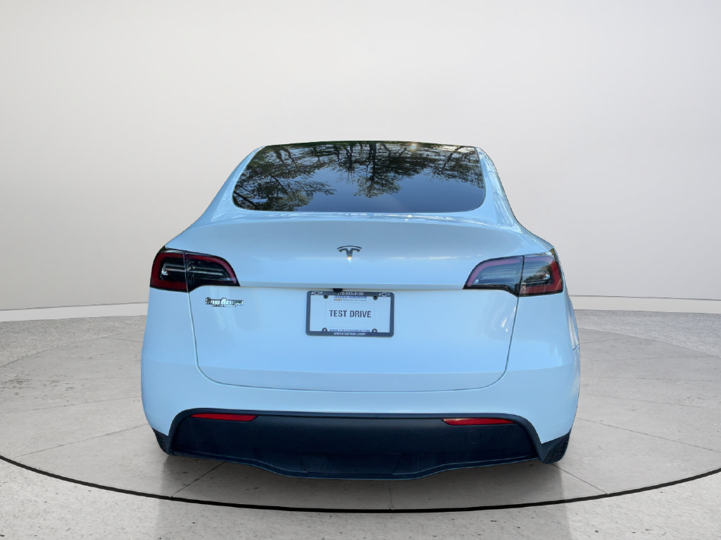 Used 2024 Tesla Model Y 2WD image 7